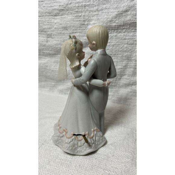 Vintage 1983 Lefton Christopher Collection Bride & Groom Music Figurine - Picture 3 of 6